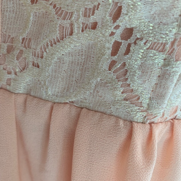 Pink lace dress with buttons - Picture 4 of 4